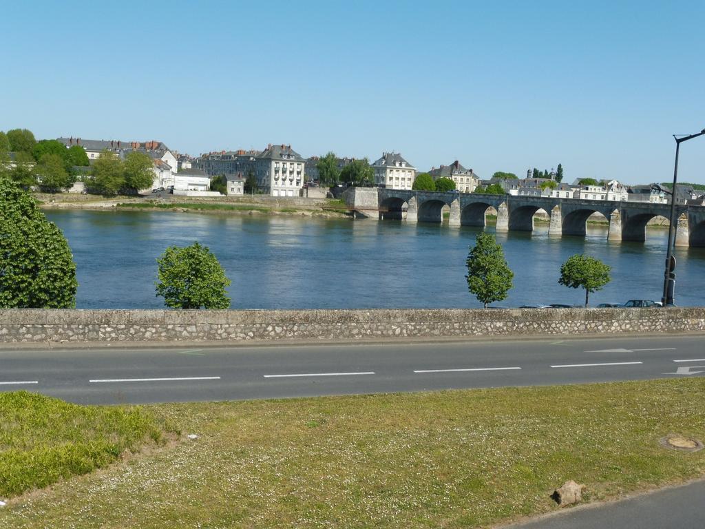 Rive Gauche Hotel Saumur Bagian luar foto